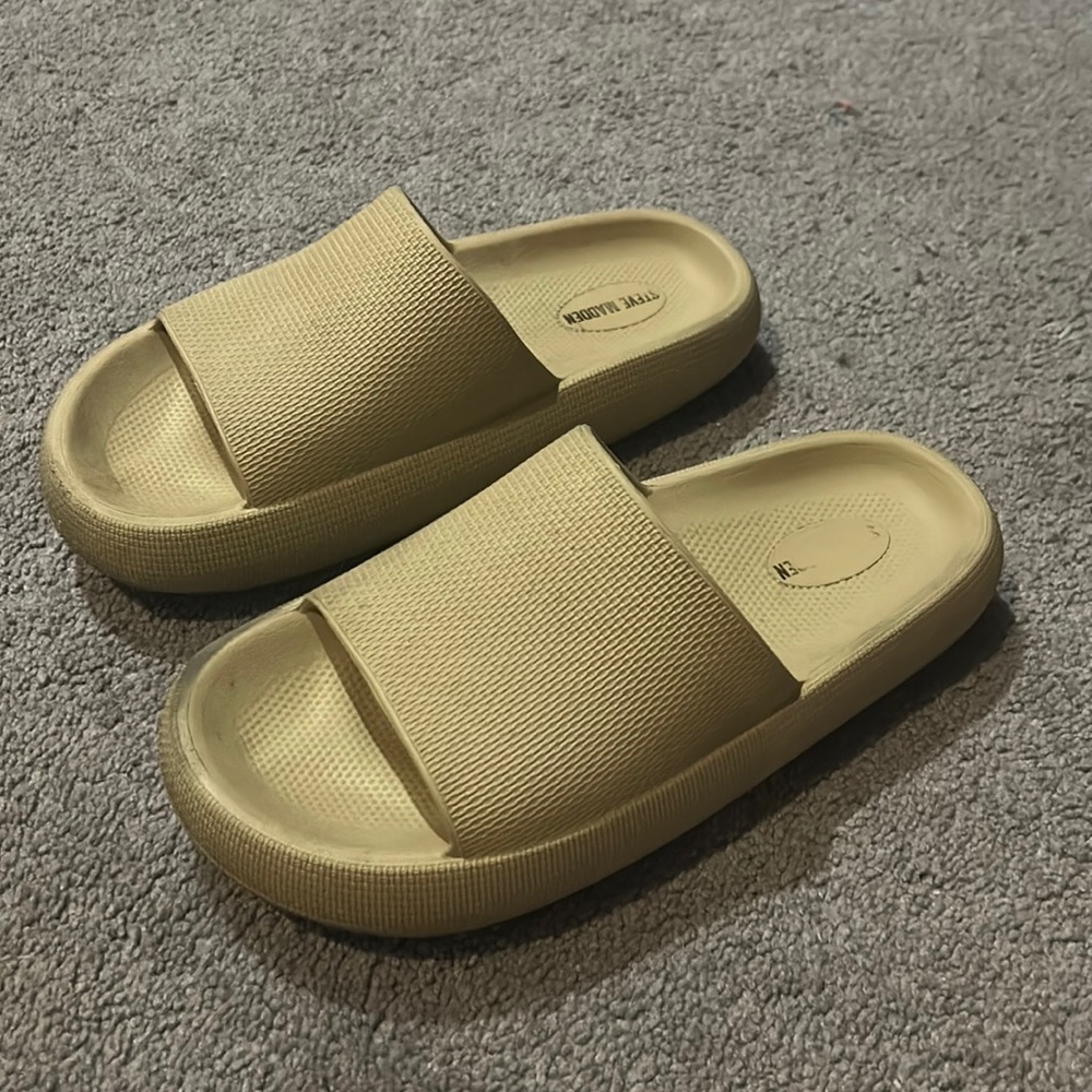 Khaki Steve Madden cload slides, lightly worn, flaws are demonstrated in photos